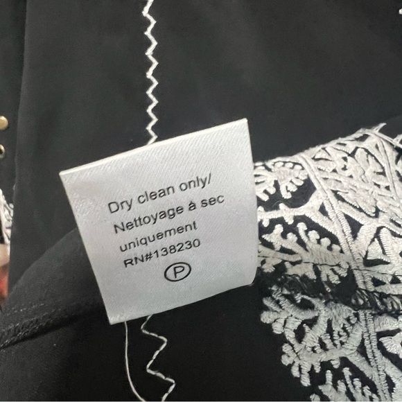 Pam & Gela Embroidered Tunic in Black, New with out Tags - Picture 4 of 6